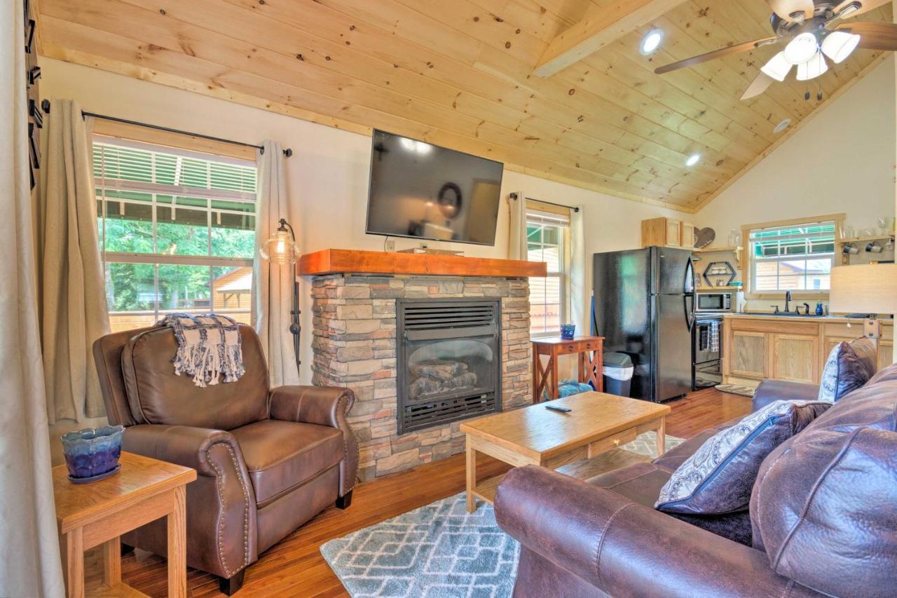 Cozy Riverfront Cabin With Private Deck And Hot Tub! Bryson City Esterno foto