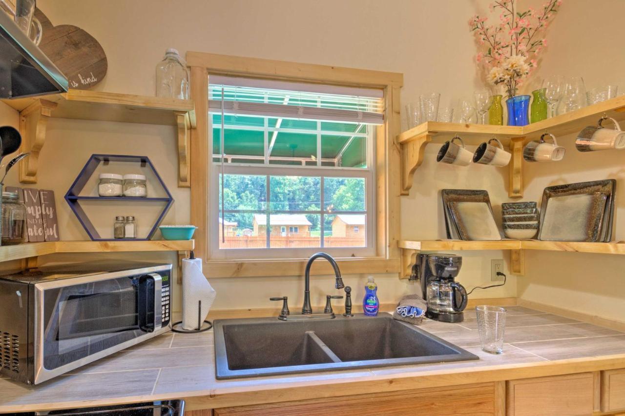 Cozy Riverfront Cabin With Private Deck And Hot Tub! Bryson City Esterno foto