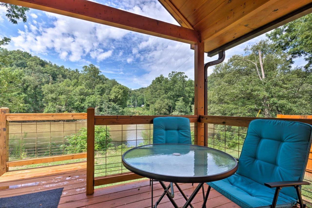 Cozy Riverfront Cabin With Private Deck And Hot Tub! Bryson City Esterno foto
